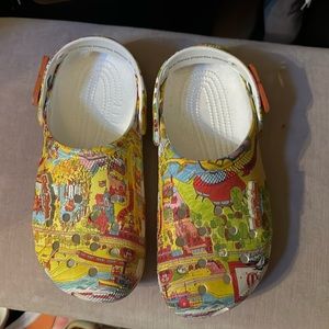 New without tags Disney Magic Kingdom Crocs women’s 9 men’s 7
